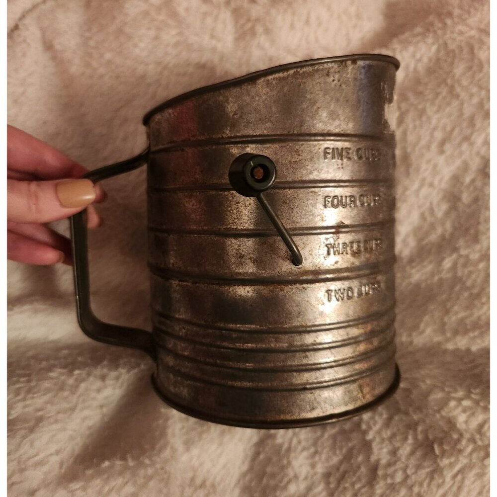 Bromwell Primitive Vintage Flour Sifter